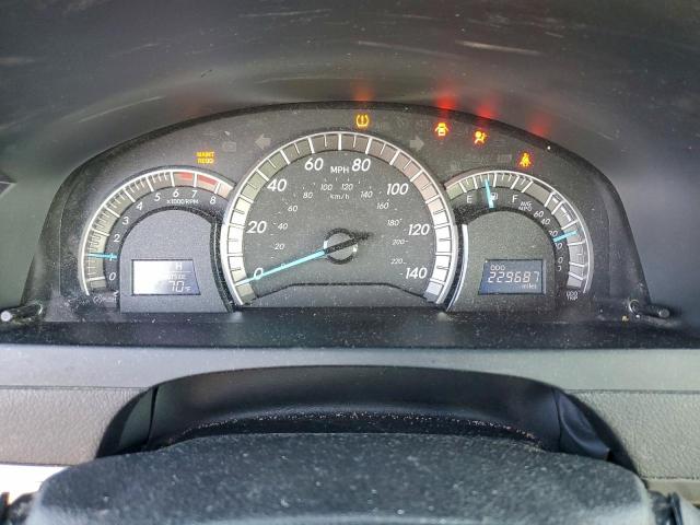 Toyota Camry L Image 6