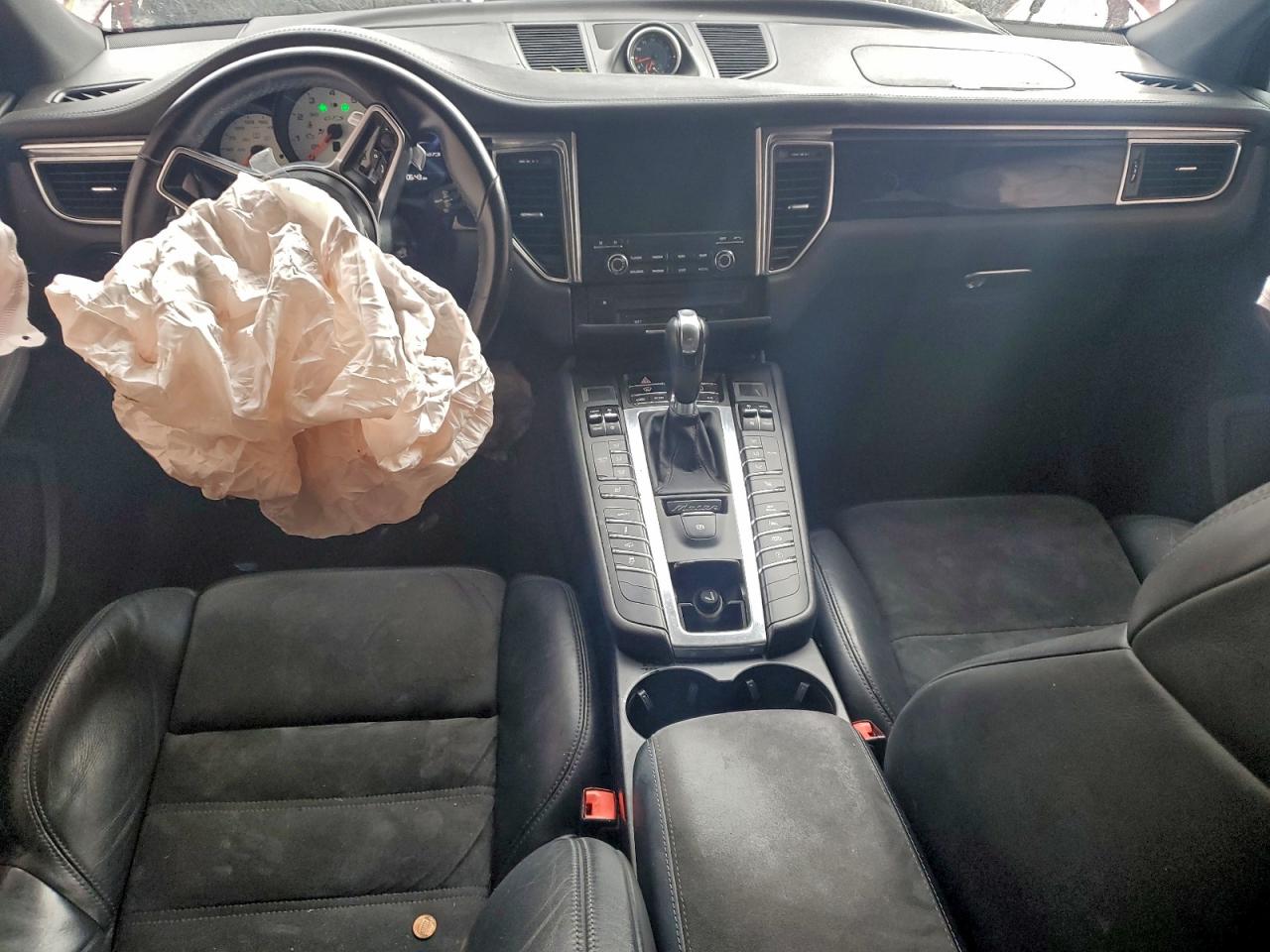 Porsche Macan Gts Image 10