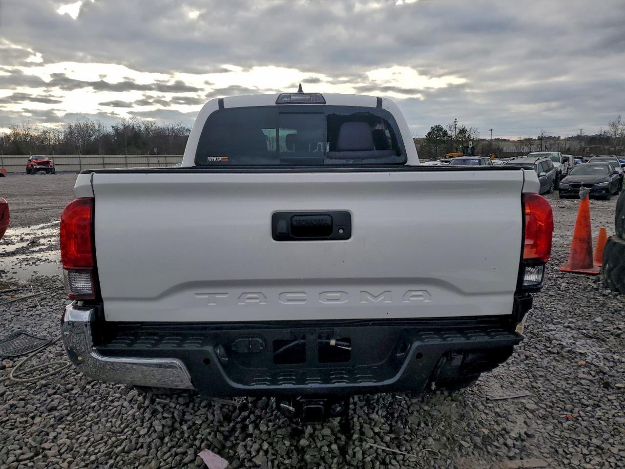 Toyota Tacoma Double Cab Image 4