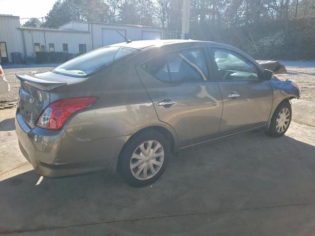 Nissan Versa S Image 2