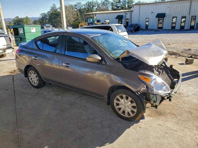 Nissan Versa S Image 4