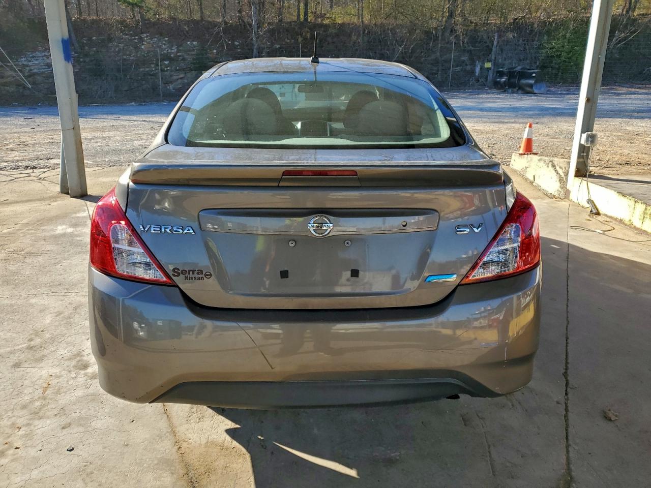 Nissan Versa S Image 6