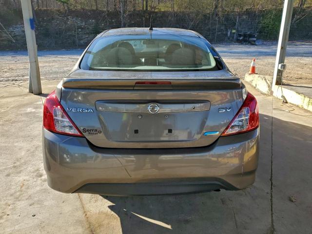 Nissan Versa S Image 6