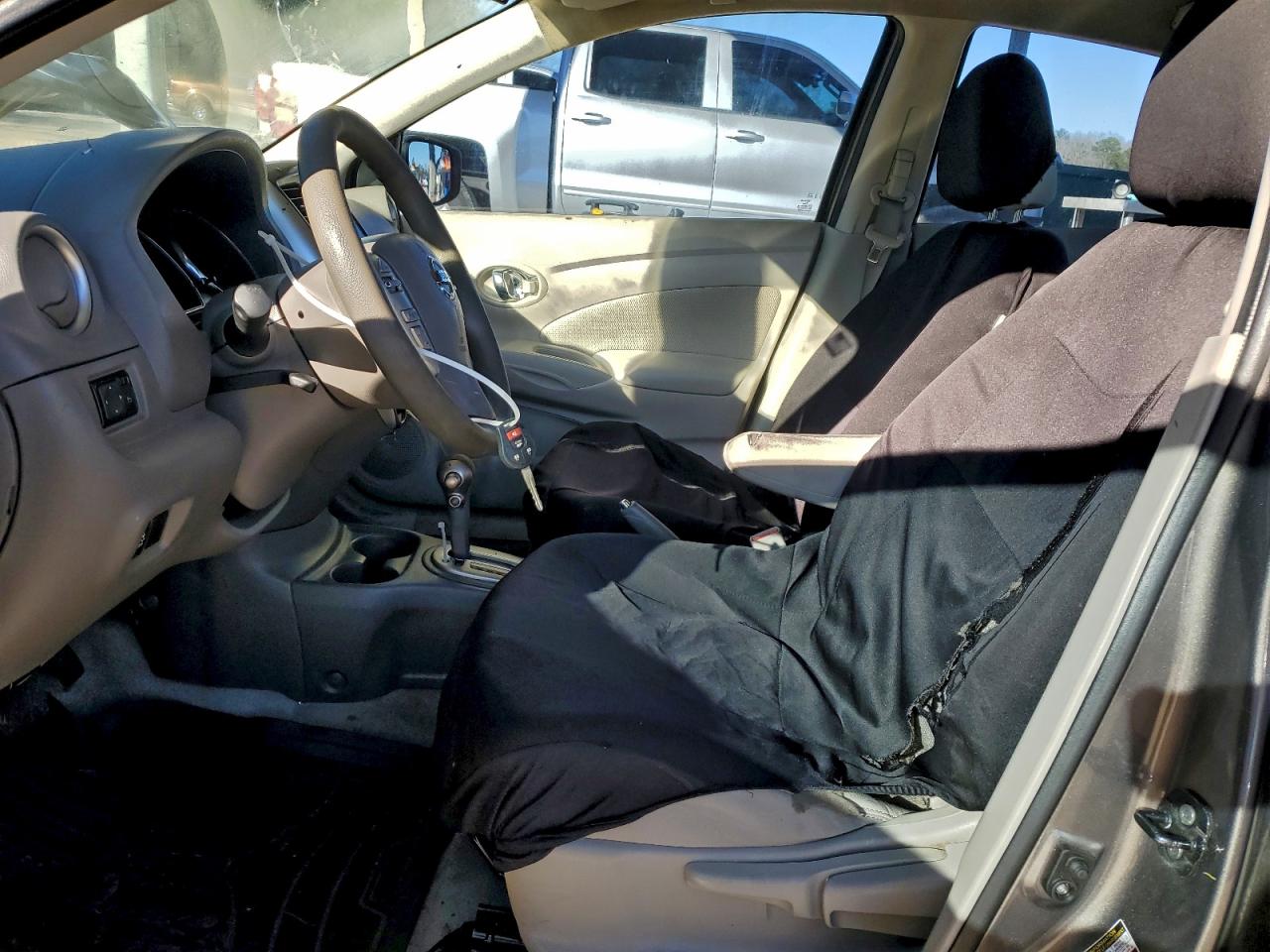 Nissan Versa S Image 8