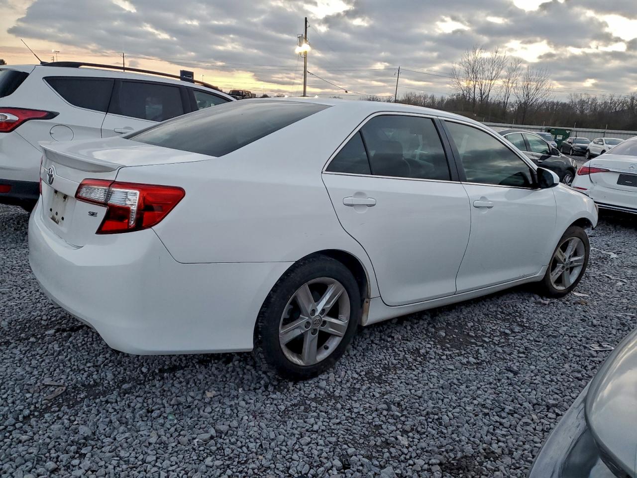 Toyota Camry L Image 2