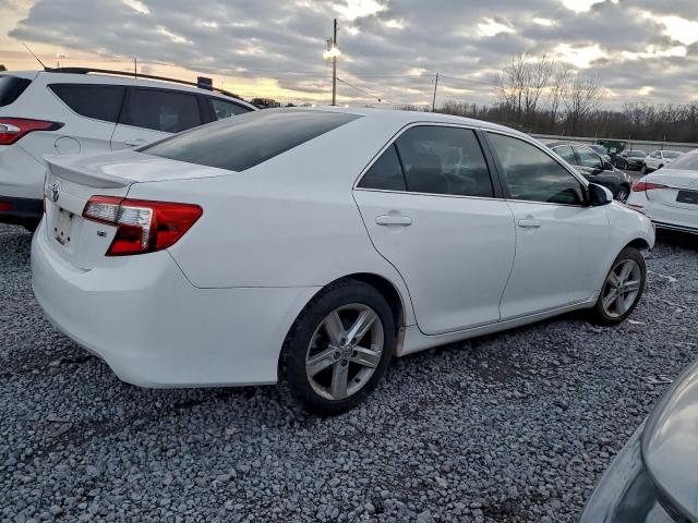 Toyota Camry L Image 2