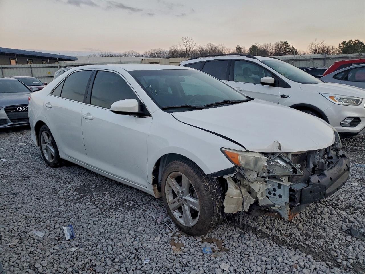 Toyota Camry L Image 7