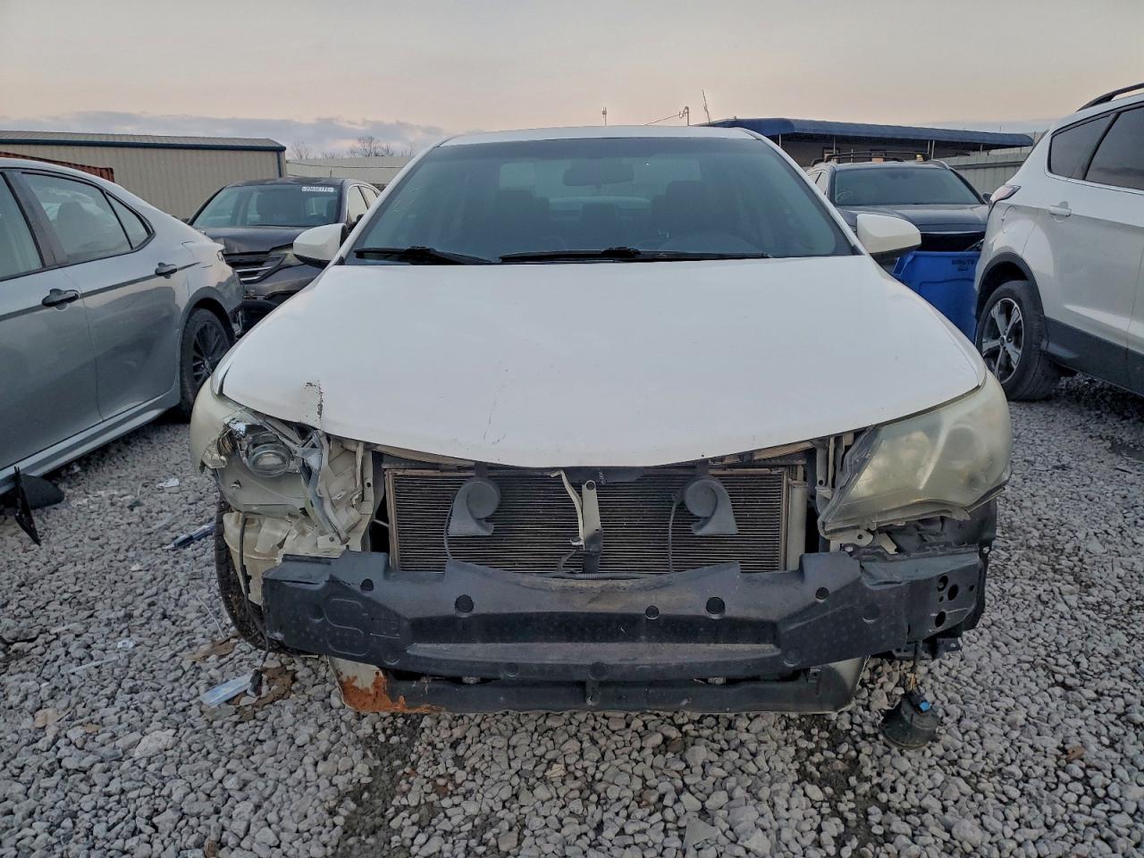 Toyota Camry L Image 3