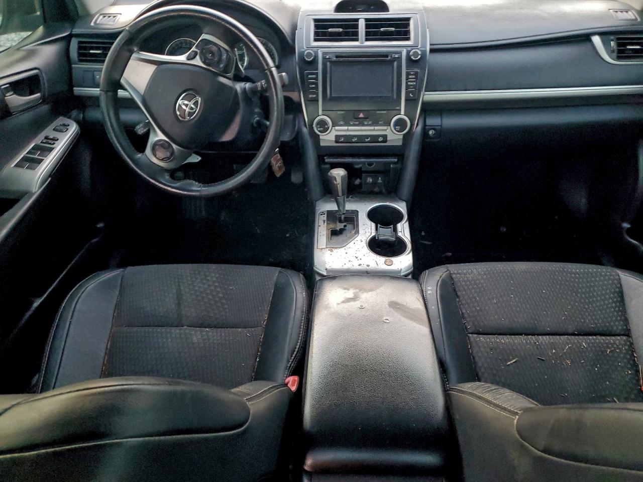 Toyota Camry L Image 6