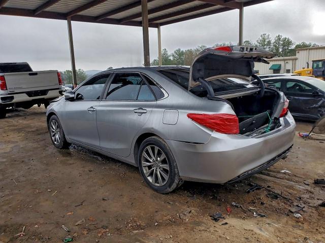 Toyota Camry Le Image 8