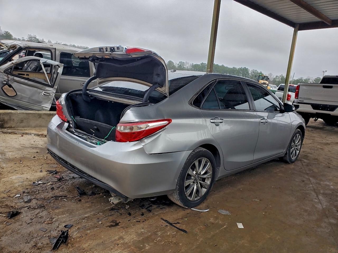 Toyota Camry Le Image 2