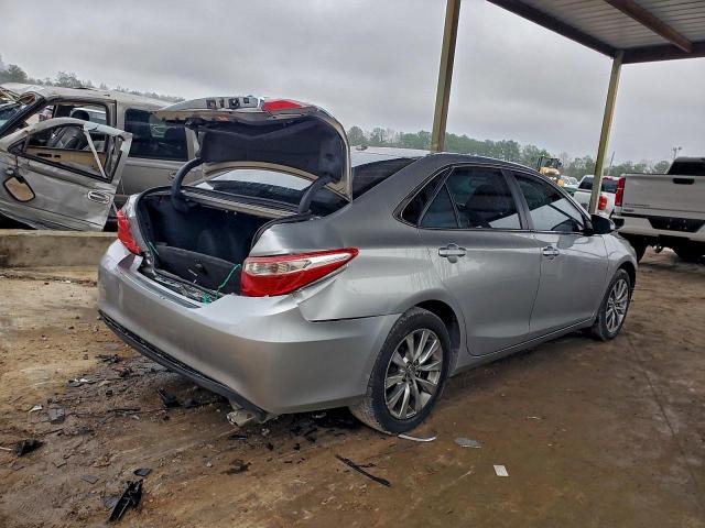 Toyota Camry Le Image 2