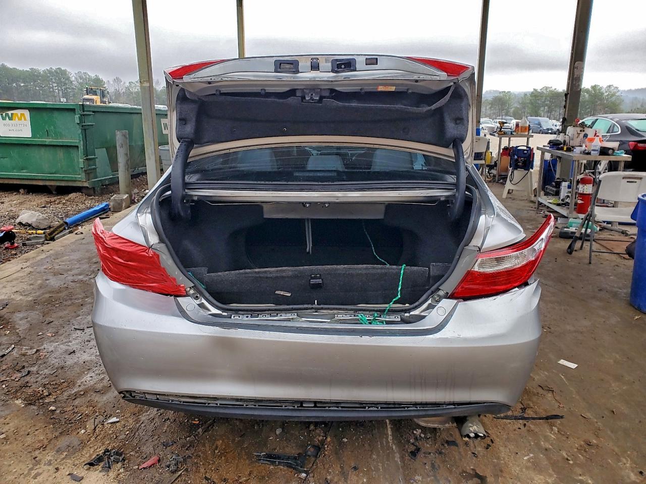 Toyota Camry Le Image 3