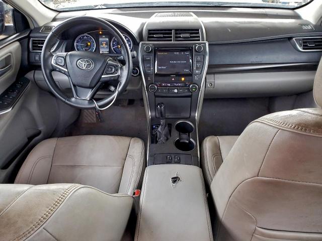 Toyota Camry Le Image 9