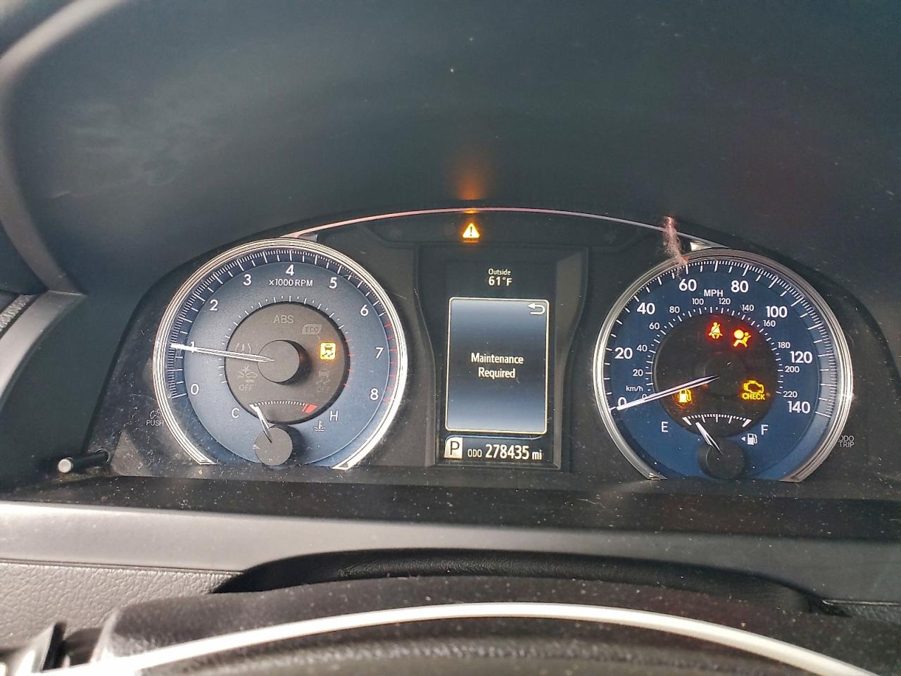 Toyota Camry Le Image 10