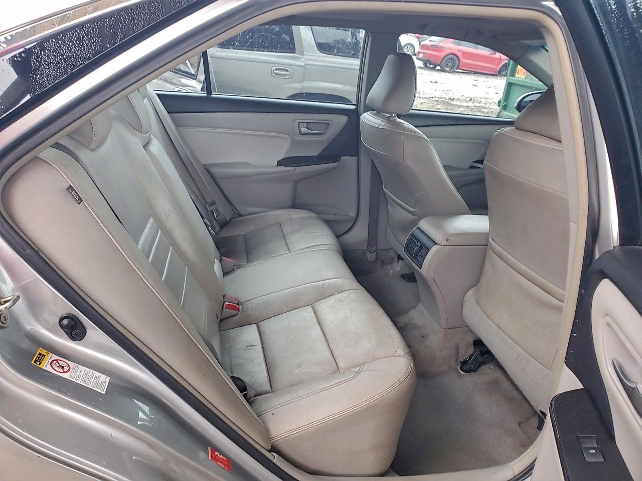 Toyota Camry Le Image 6