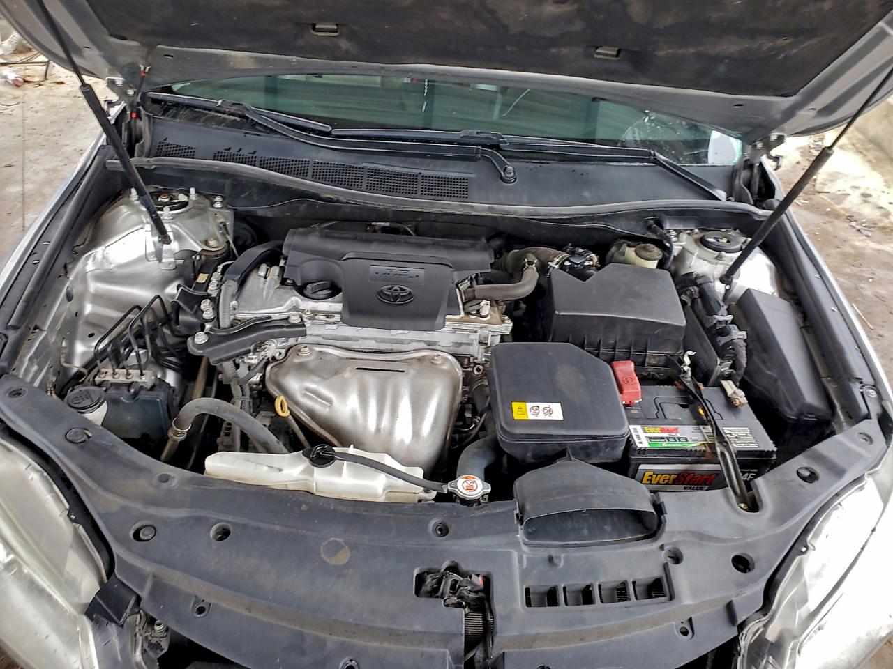 Toyota Camry Le Image 7