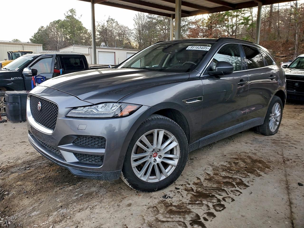 Jaguar F-PACE Prestige Image 1