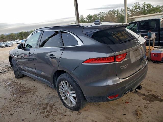 Jaguar F-PACE Prestige Image 11