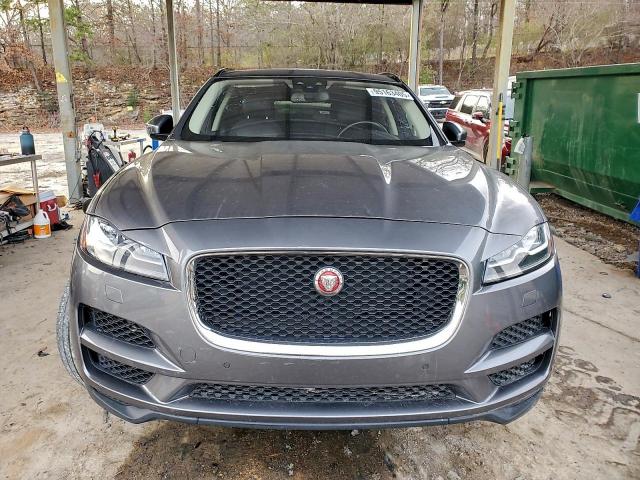 Jaguar F-PACE Prestige Image 12