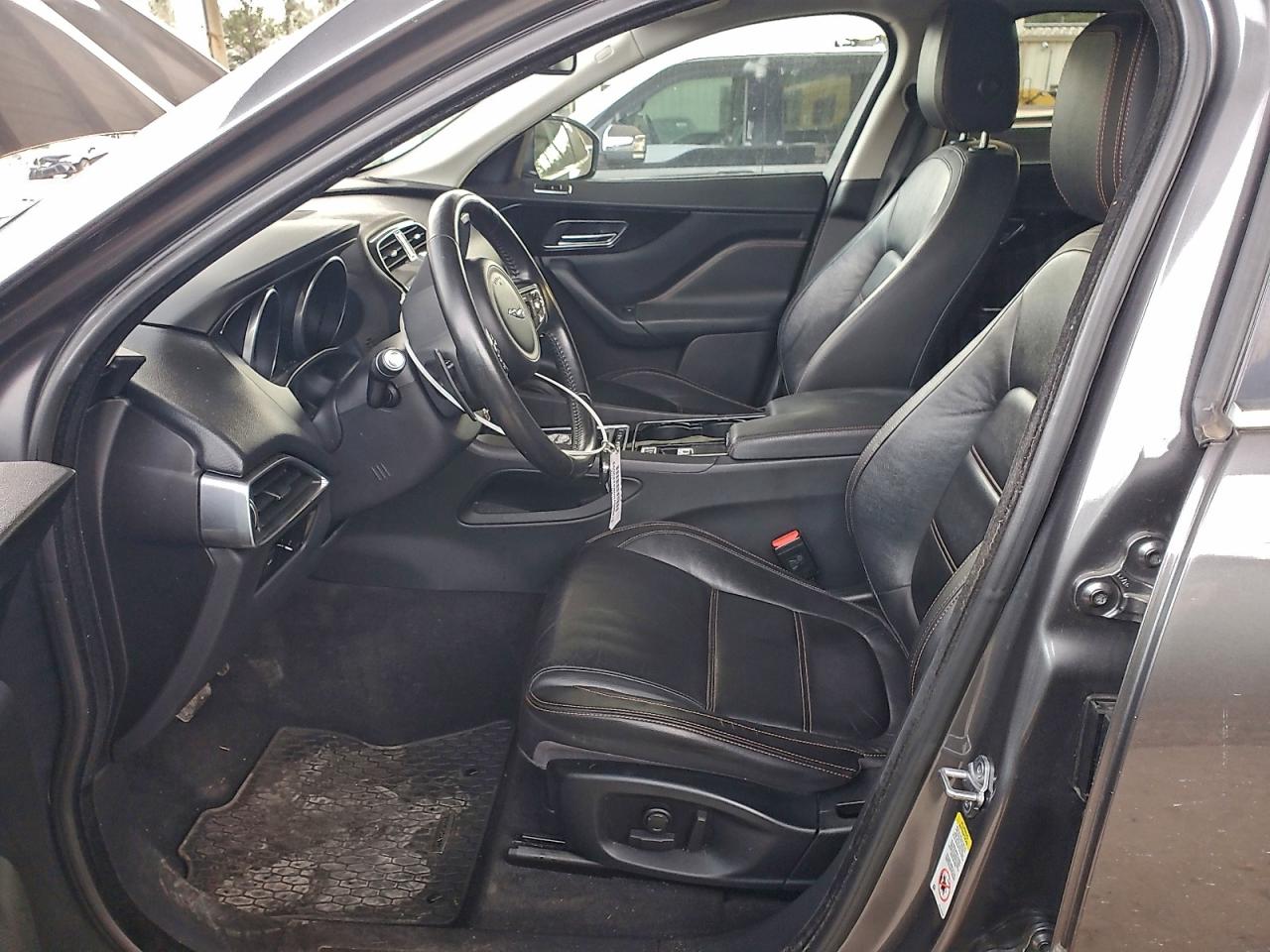 Jaguar F-PACE Prestige Image 9