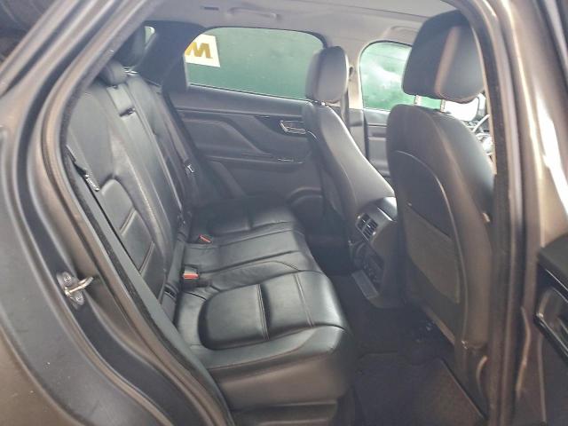 Jaguar F-PACE Prestige Image 5