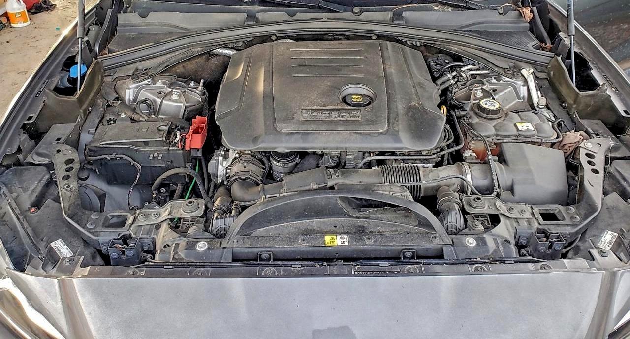 Jaguar F-PACE Prestige Image 4