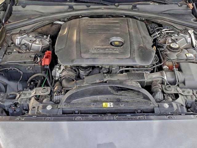 Jaguar F-PACE Prestige Image 4