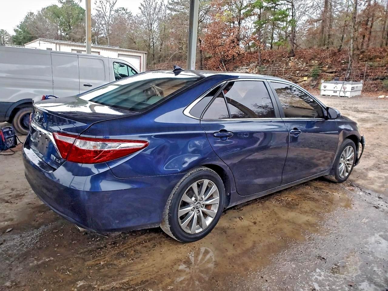 Toyota Camry Hybrid Image 2