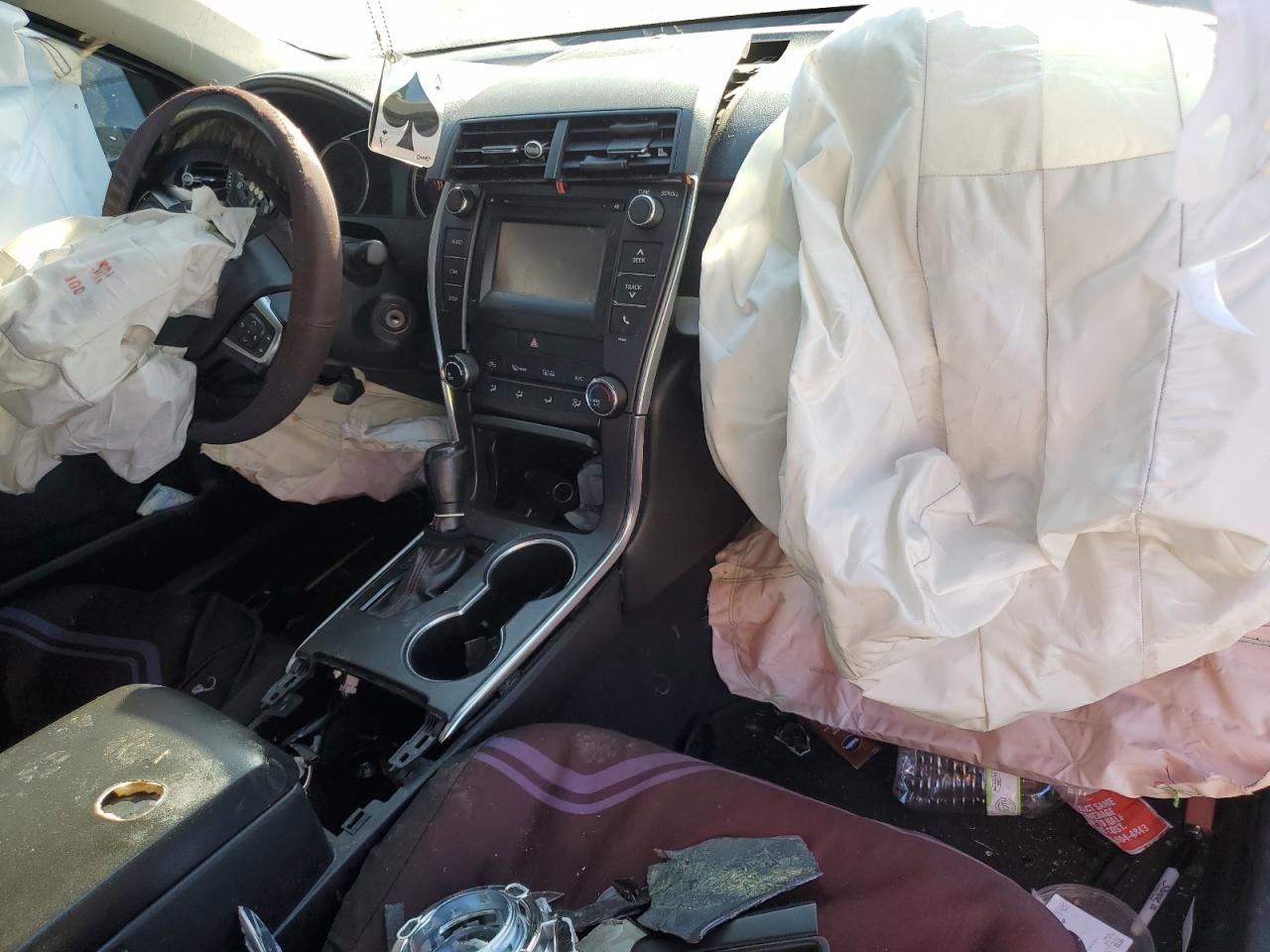 Toyota Camry Le Image 12