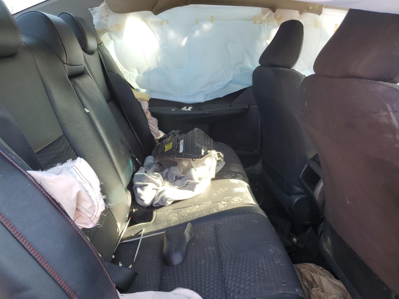 Toyota Camry Le Image 8