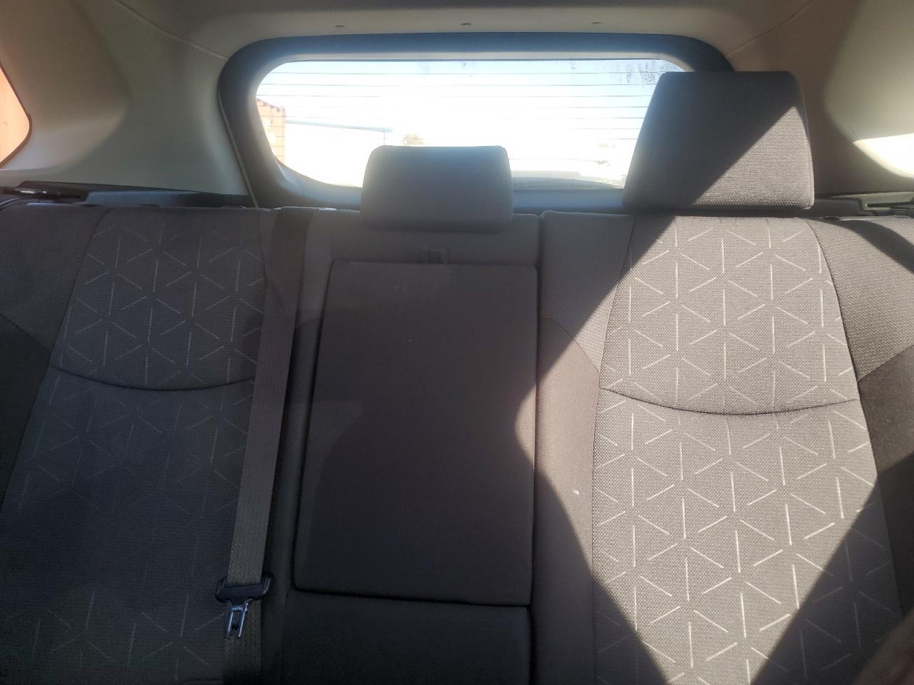 Toyota RAV4 Xle Image 6