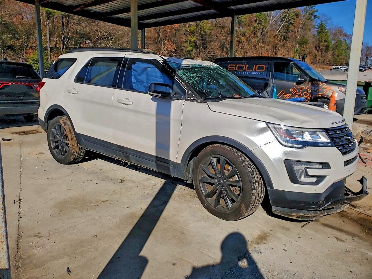 Ford Explorer Xlt Image 6