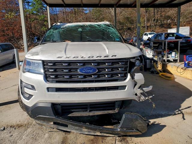 Ford Explorer Xlt Image 2