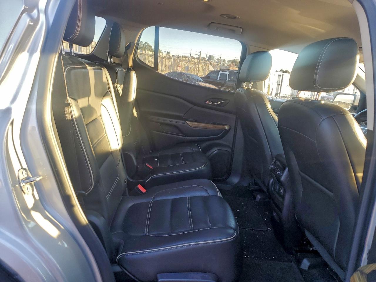 GMC Acadia Denali Image 8