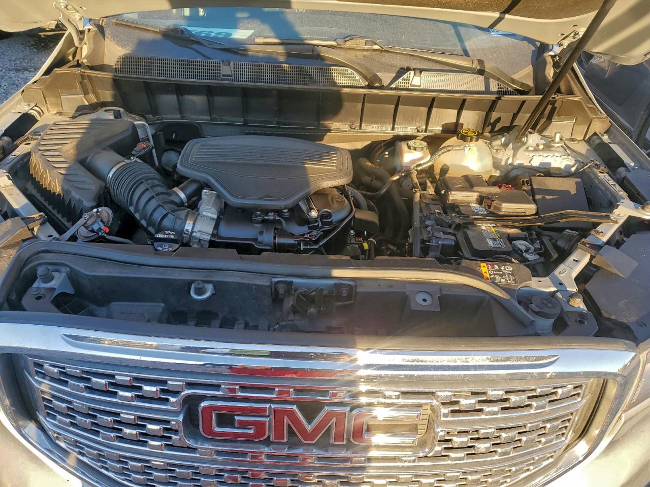 GMC Acadia Denali Image 4