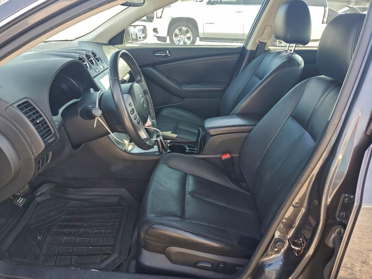 Nissan Altima 2.5 Image 4