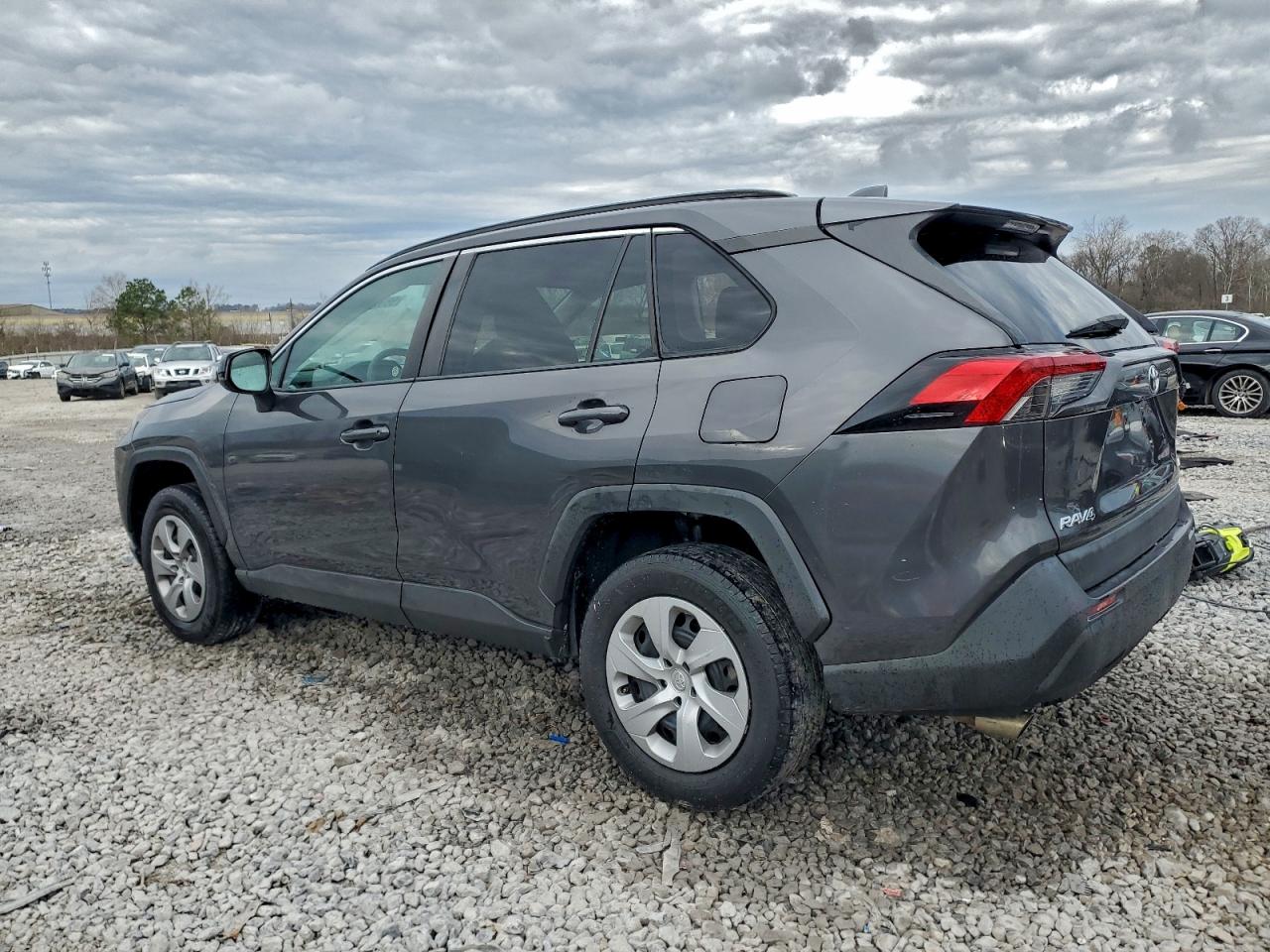 Toyota RAV4 Le Image 8