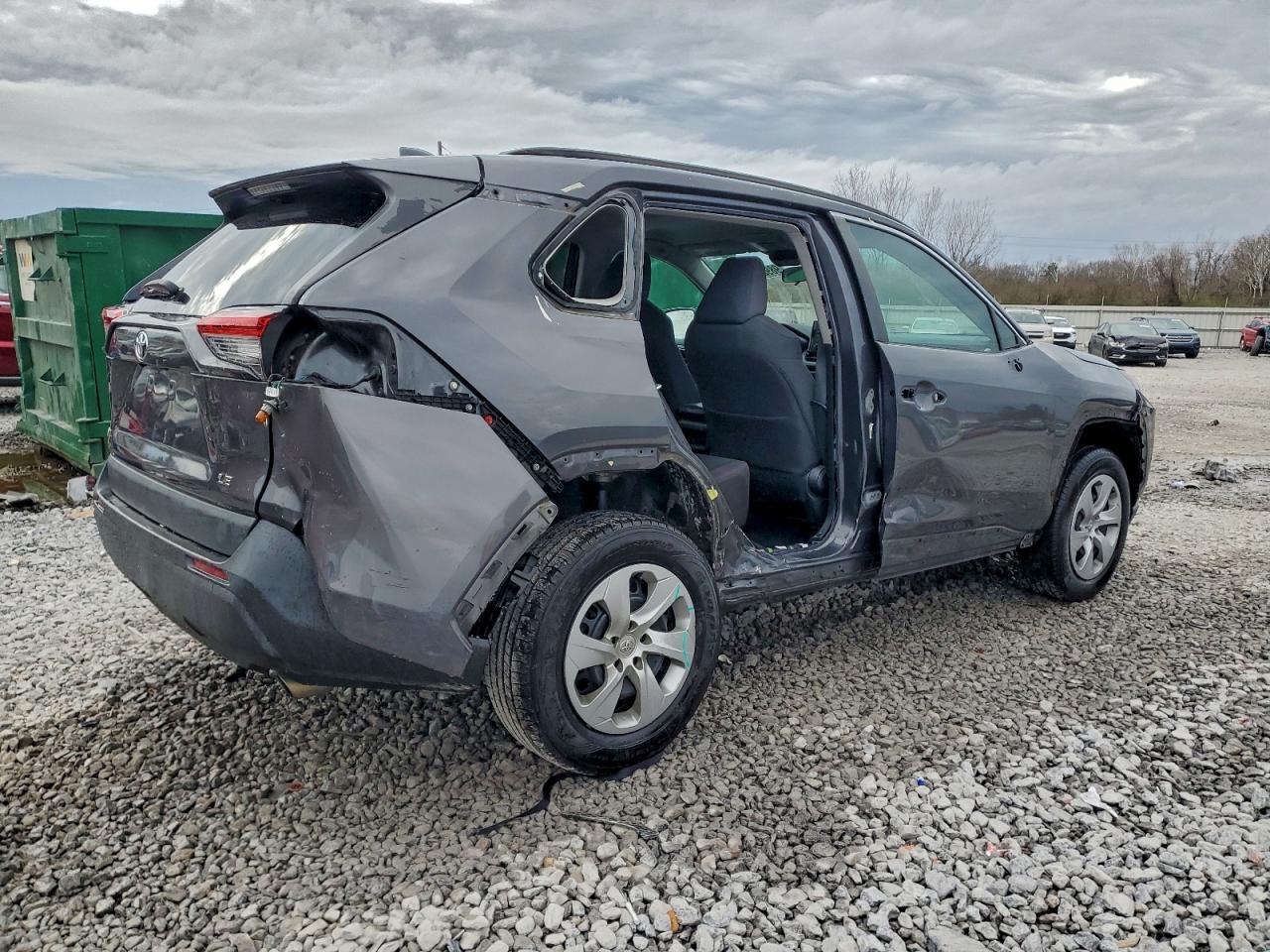 Toyota RAV4 Le Image 2