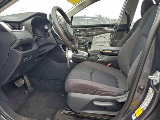 Toyota RAV4 Le Image 4