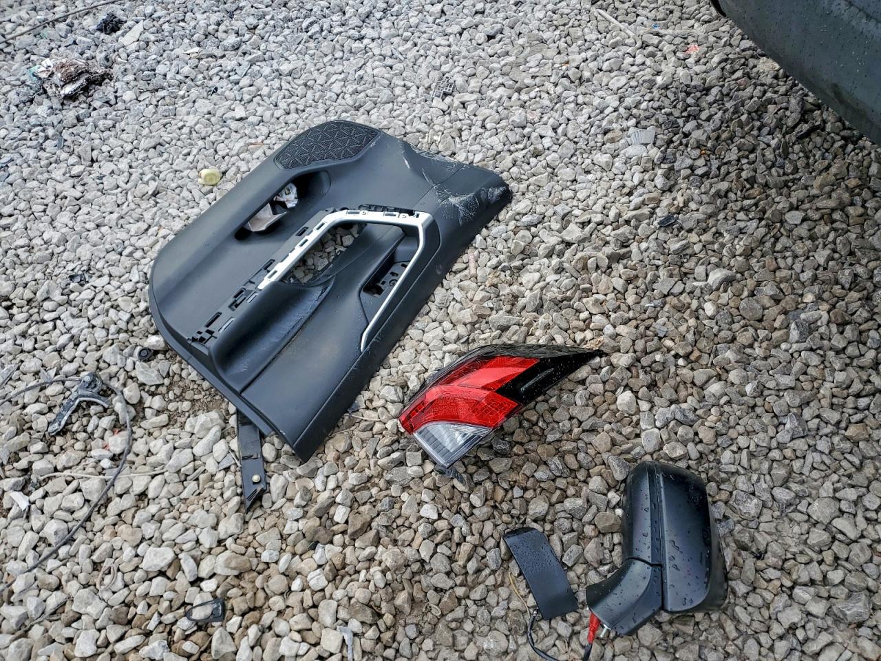 Toyota RAV4 Le Image 11