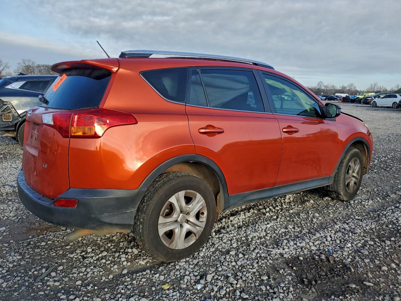 Toyota RAV4 Le Image 8