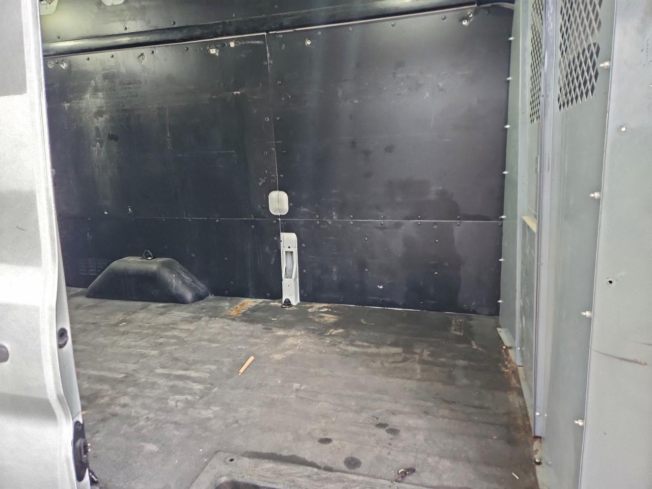 Ford Transit T-350 Image 8