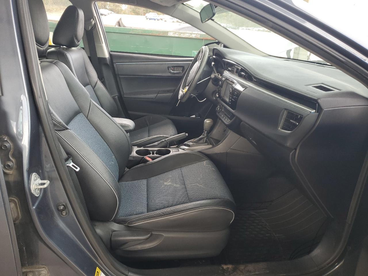 Toyota Corolla L Image 3