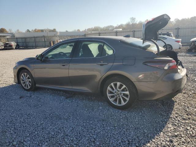 Toyota Camry Le Image 2