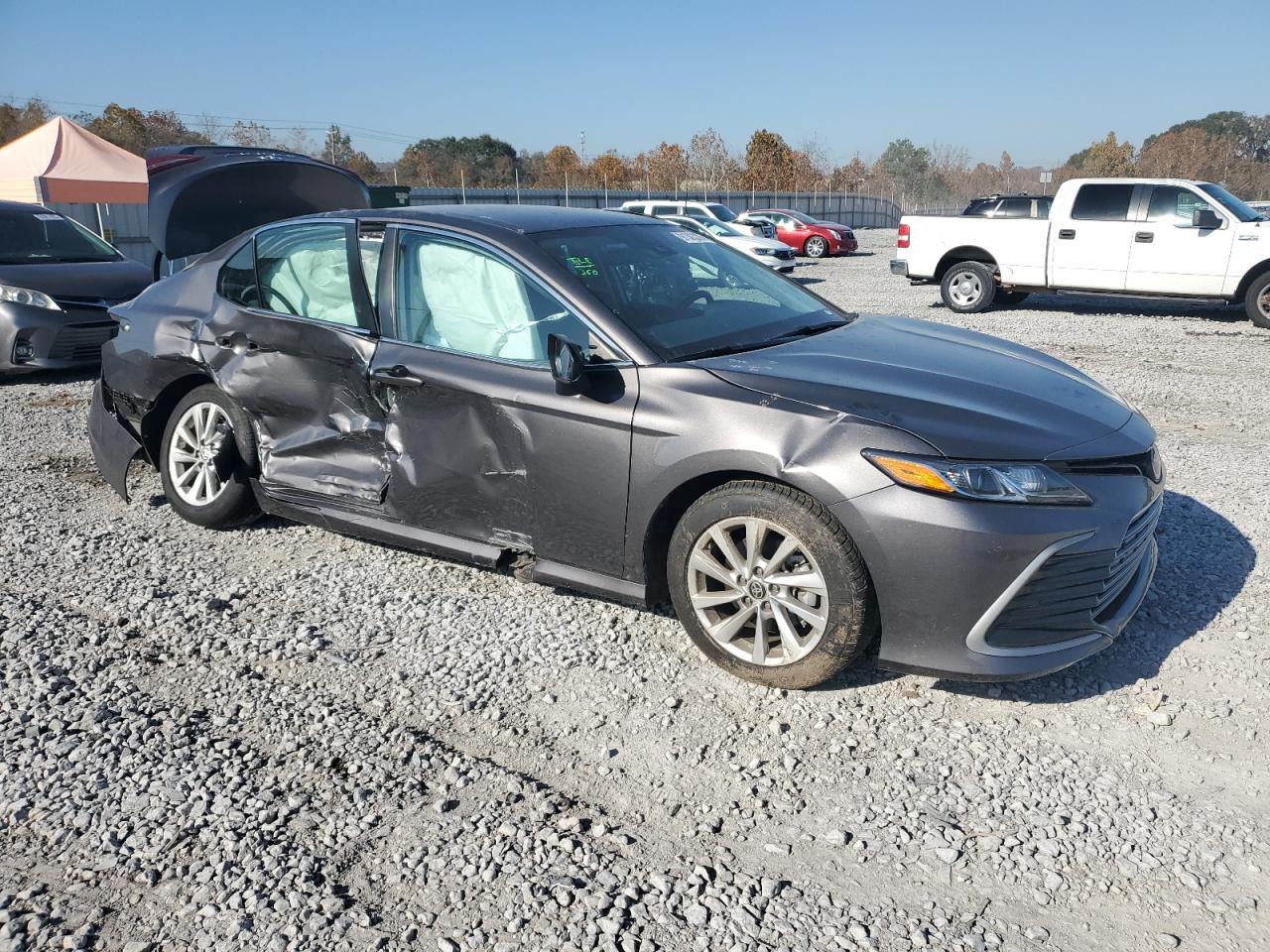 Toyota Camry Le Image 3