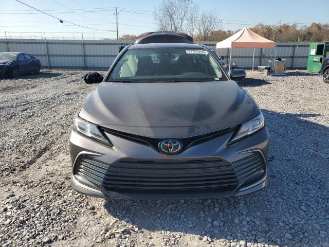 Toyota Camry Le Image 5