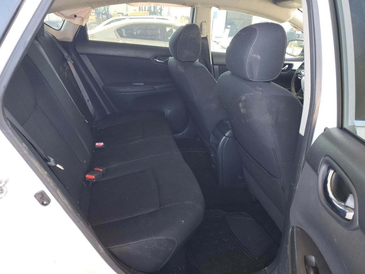 Nissan Sentra S Image 4