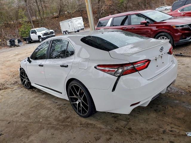 Toyota Camry L Image 2