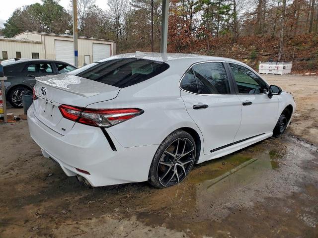 Toyota Camry L Image 8